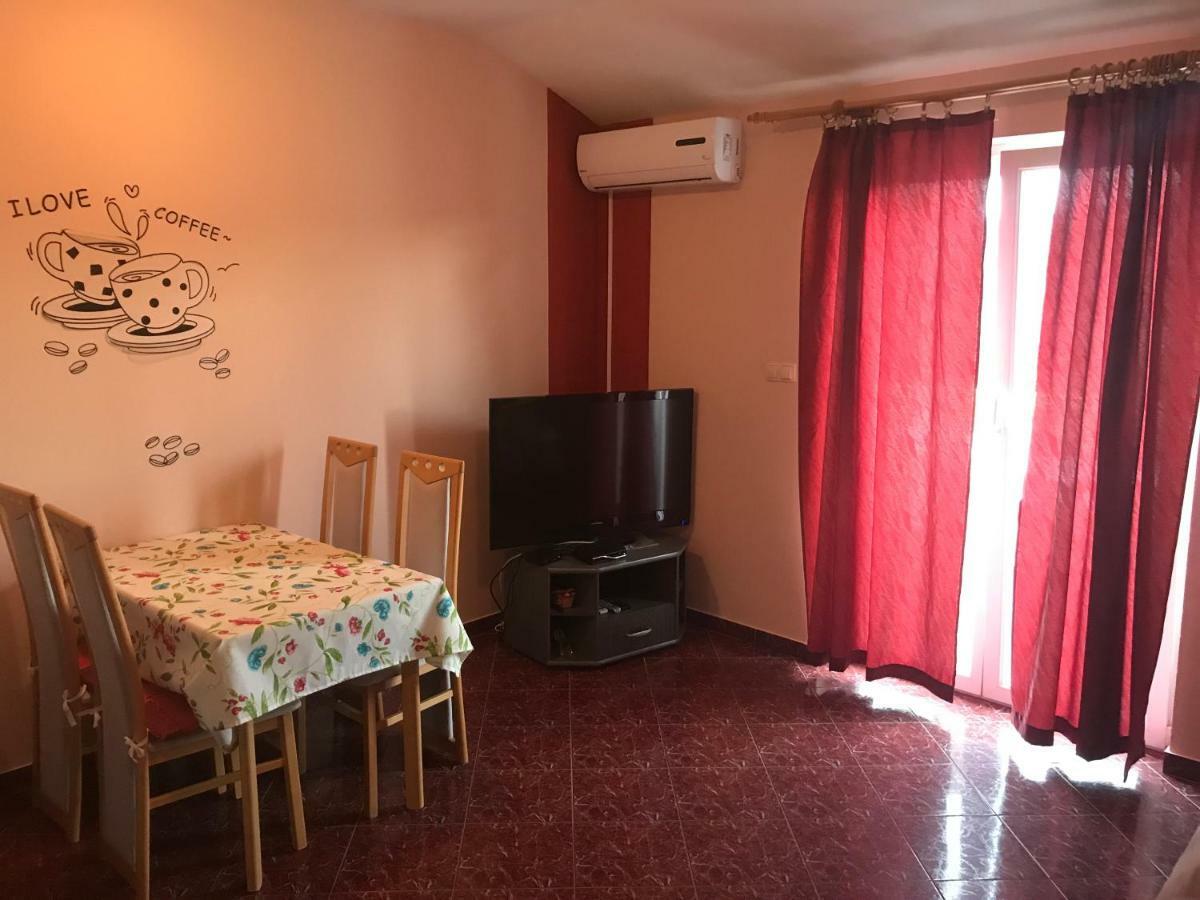 Apartmani Paulina ロパール エクステリア 写真